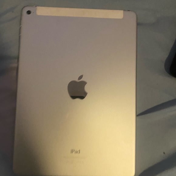 Apple Silver iPad Sleek Design Tablet
